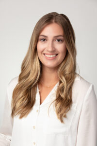 Madeline Urquhart Headshot